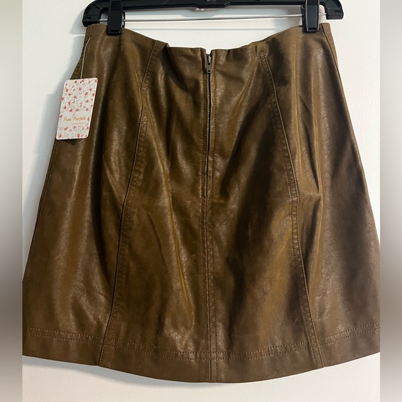 Free People olive green Vegan leather Skirt, NWT size 8 - Picture 2 of 3
